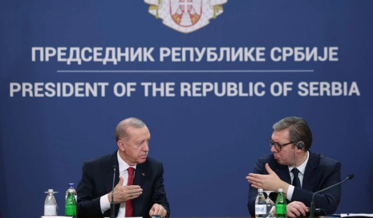 Dronët turq në Kosovë testojnë “epokën e artë” të marrëdhënieve Ankara–Beograd