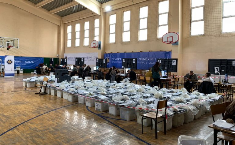 KQZ: Përmbyllet procesi i verifikimit të rezultateve në 15 QKN – Do të bëhet rinumërimi i 41 vendvotimeve kërkuar nga PZAP