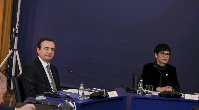 “Ratifikimi i marrëveshjeve për Planin e Rritjes”, Kos: Nuk jam e kënaqur që do të ketë sërish zgjedhje në Kosovë