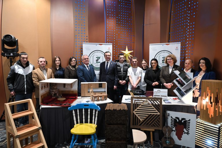 Kryeministri Kurti mori pjesë në Edicionin e 8-të të Konventës së Industrisë së Drurit