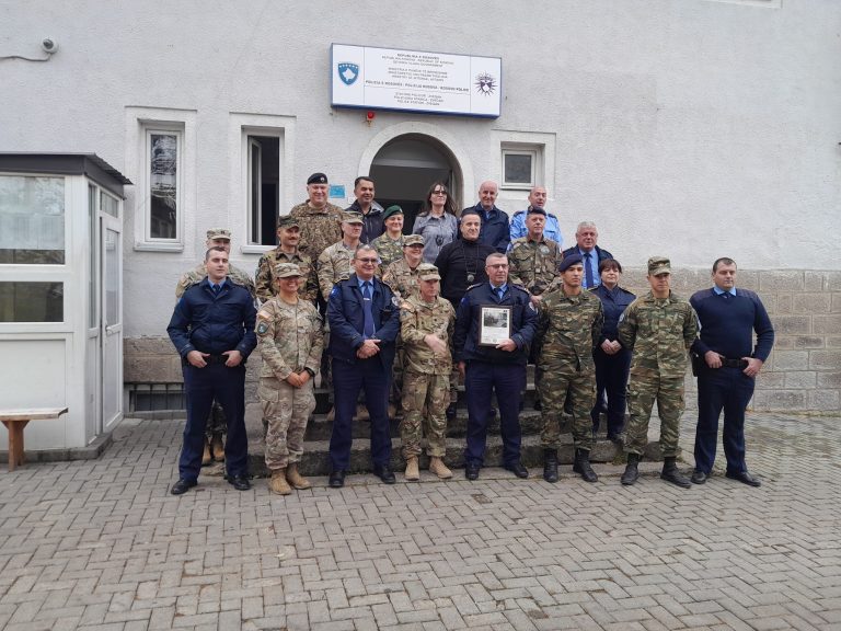 Në stacionin policor në Zveçan përurohet “Dhoma mike” për viktimat e dhunës në familje, donacion i KFOR-it