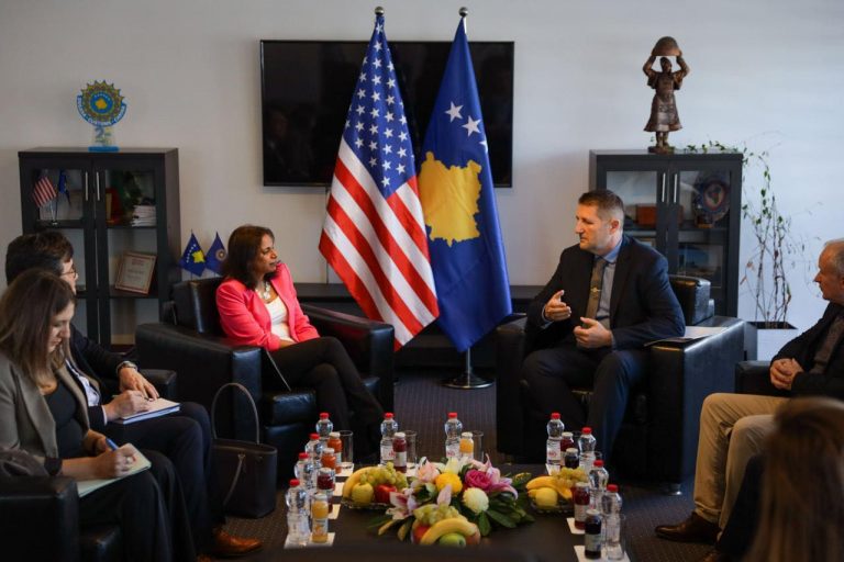 Pratipatti vizitoi Doganën e Kosovës