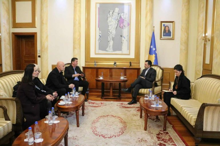 Kryetari Basha takoi përfaqësuesit e Sindikatës së Pavarur të RTK-së dhe Shoqatës Sindikale të Radio Kosovës