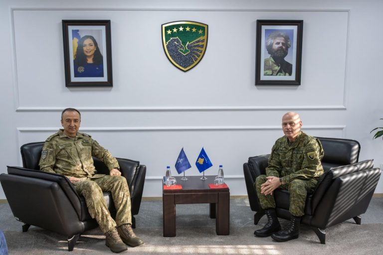 Takohen komandantët e FSK-së dhe KFOR-it