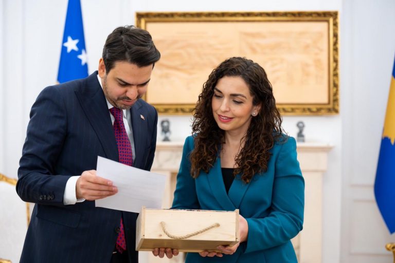 Osmani dhe Eren flasin për thellimin e bashkëpunimit Kosovë-Turqi