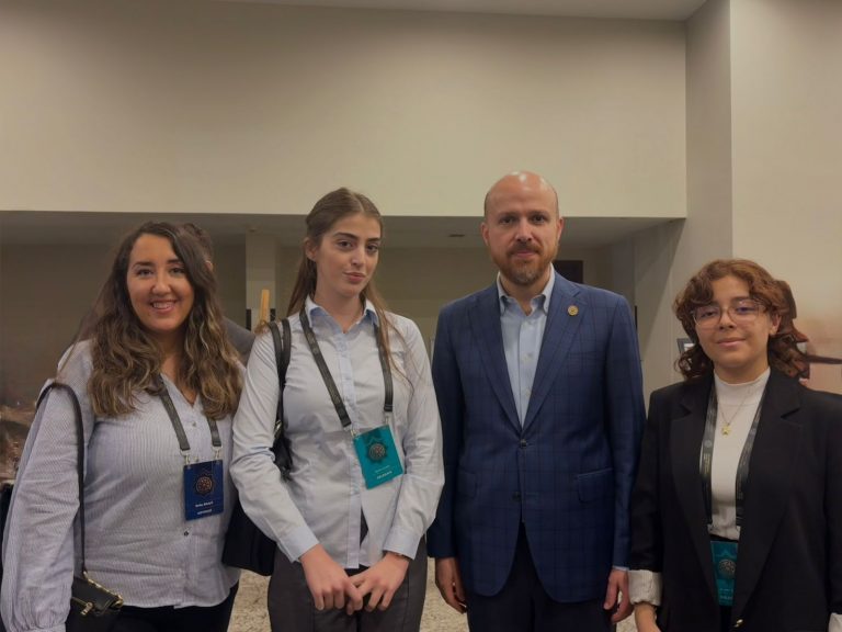 Nxënësit e shkollës Maarif takohen me Bilal Erdoğanin në Model OIC