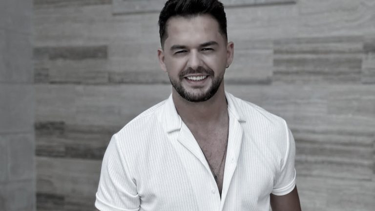 Sot i jepet lamtumira e fundit këngëtarit të njohur Shpat Kasap