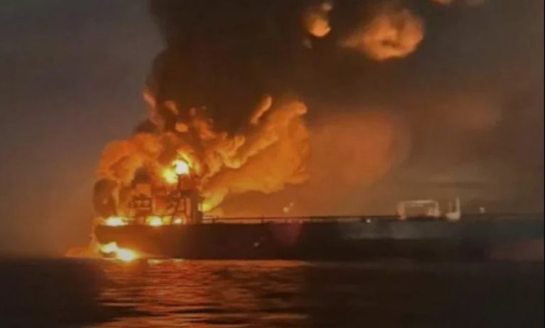 Dronët detarë ukrainas godasin “flotën hije” të Rusisë