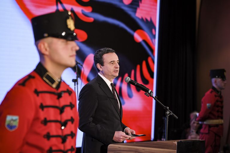 Kurti: Të bekuara qofshin Shqipëria dhe Kosova përgjithmonë dhe së bashku i jetofshim dhe festofshim përherë