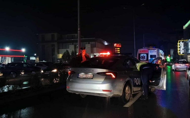 Vetura godet dy këmbësorë në Prizren