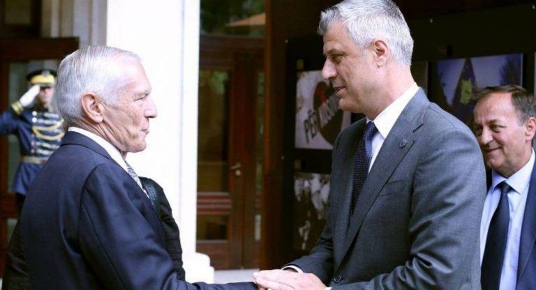 Dëshmitari i fundit i mbrojtjes së Thaçit, ish-komandanti i NATO-s Wesley Clark, nis sot dëshminë e tij në Hagë
