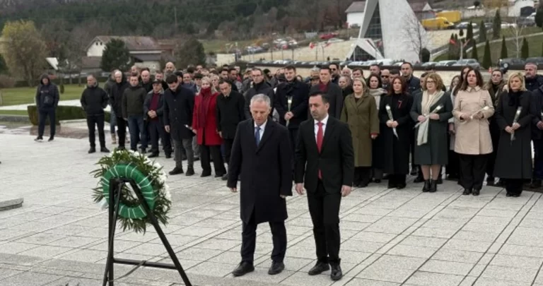 Basha në Prekaz: Dita e Flamurit, ditë e shenjtë për shqiptarët