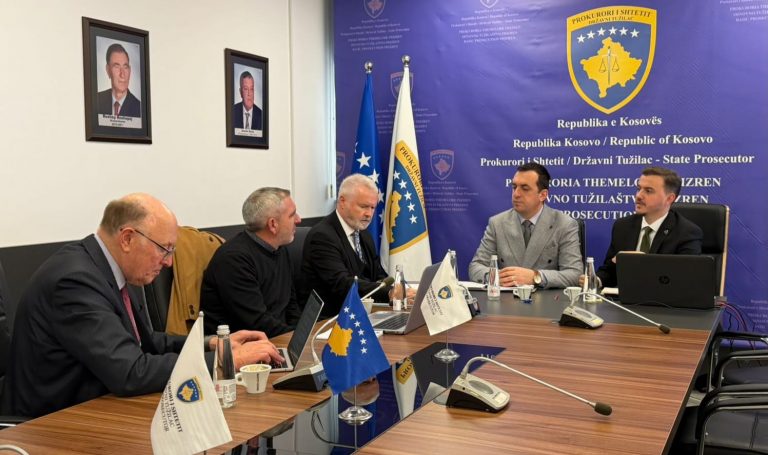 Kryeprokurorët e Prizrenit dhe Gjakovës zhvillojnë takim të përbashkët me ekspertët e Britanisë së Madhe