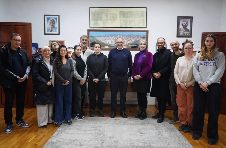 Kryetari Totaj pret në takim përfaqësuesit e Shoqatës Rinia Contact nga Gjeneva dhe të SHK Agimi