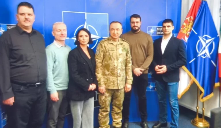 Ulutash në Beograd: Komunikimet e rregullta me ushtrinë serbe, thelbësore për parandalimin e tensioneve