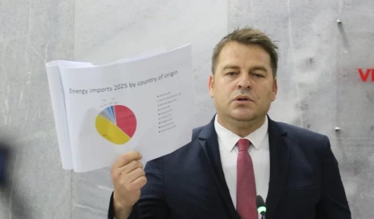 Muja i konsideron “propagandë të ndytë” akuzat e opozitës për importin e rrymës nga Serbia