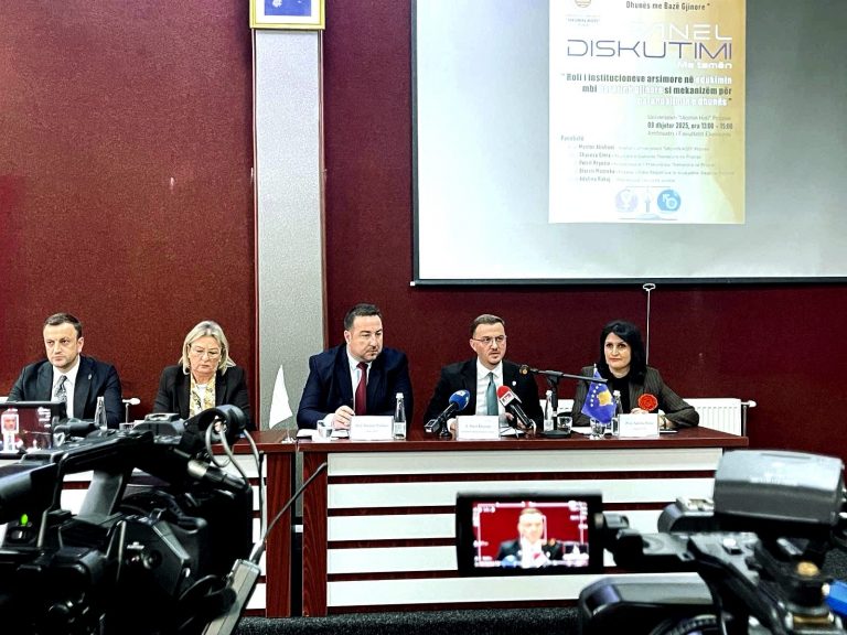 Kryeprokurori i Prizrenit pjesë e panelit të diskutimit mbi rolin e institucioneve arsimore në edukimin për barazi gjinore