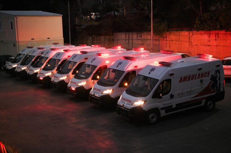 Mbi 40 autoambulanca të reja për komunat – Vitia: Flota e Shërbimit Emergjent, më moderne se asnjëherë