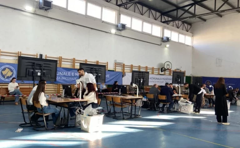 Edhe 25 kuti pa numëruar, VV prin me mbi 72% të votave me postë