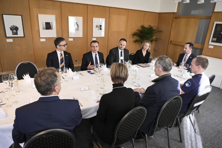 Kurti takohet në Davos me përfaqësues nga Këshilli i Jashtëm për Marrëdhënie Ekonomike