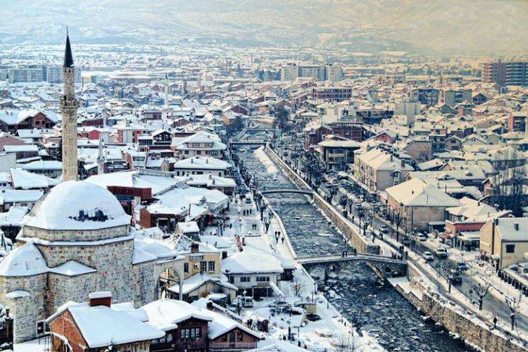 Moti sot kryesisht i vranët, i shoqëruar me reshje shiu dhe bore