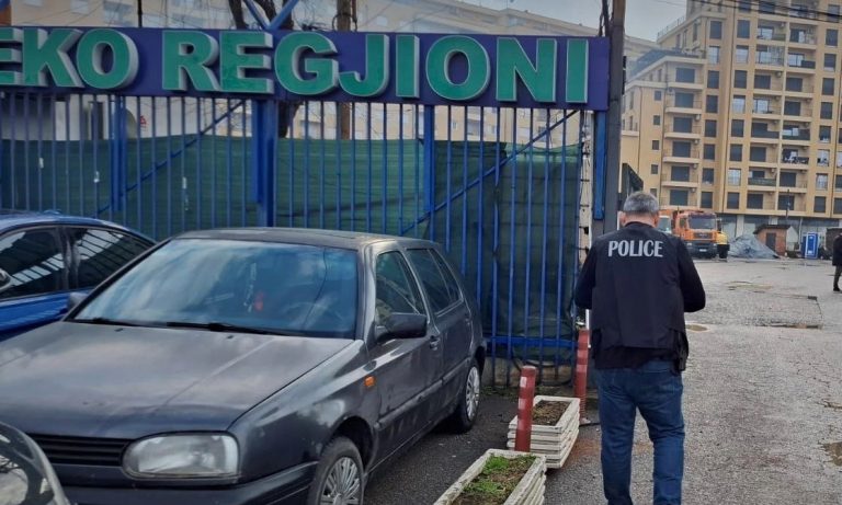 Aksioni i policisë në ndërmarrjen Eko Regjioni në Prizren, konfiskohen dokumente, armë e para
