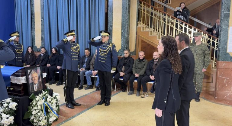 Osmani bën homazhe pranë arkivolit të Nexhat Dacit