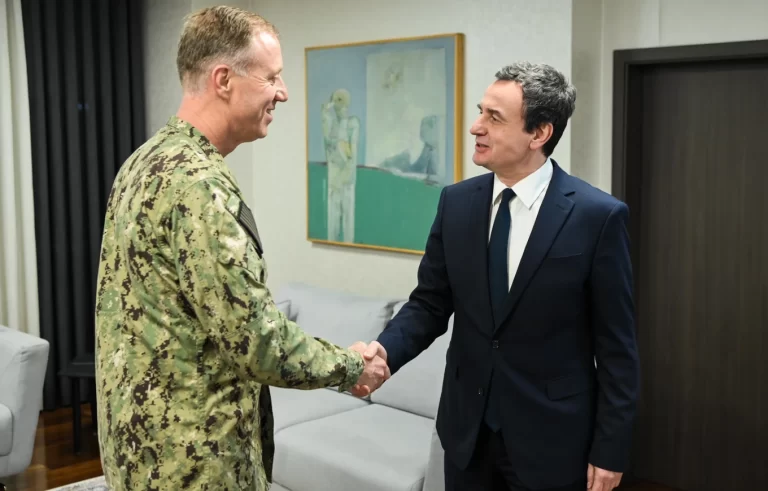Kurti në takim me komandantin e NATO-s: Siguria e Kosovës nis nga kufijtë