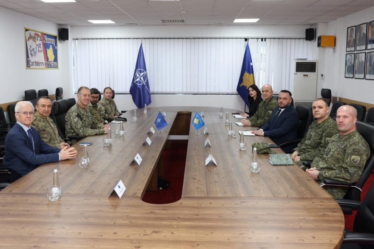 Maqedonci takon Komandantin e KFOR-it, flasin për forcimin e kapaciteteve të FSK-së