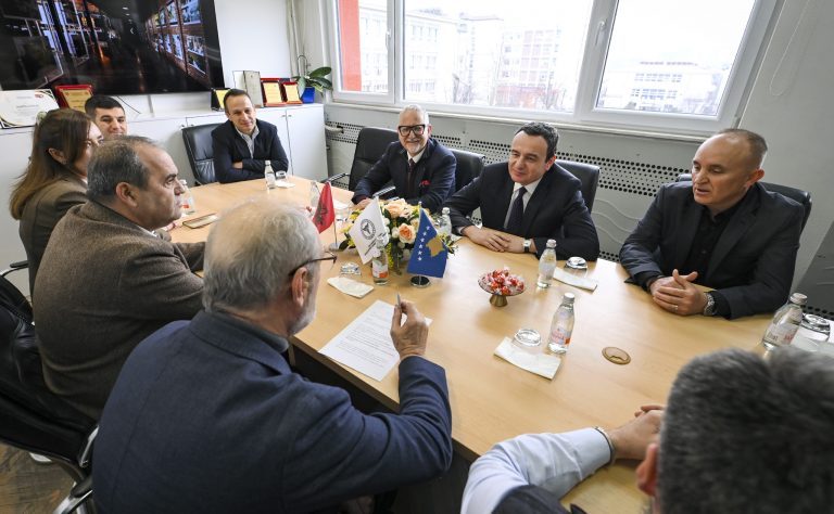 Kurti dhe Vitia vizituan Odën e Mjekëve, u njoftuan për sfidat dhe objektivat e tyre