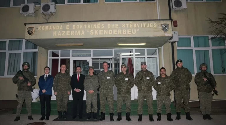 Në prag të ndërrimit të motmoteve, Basha pranë forcave të sigurisë