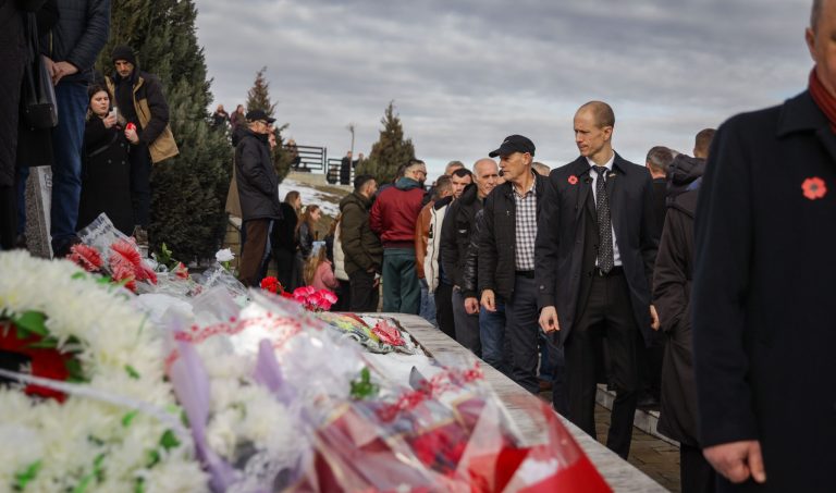 Ambasada e SHBA-së: Të mos harrohet kurrë masakra e Reçakut