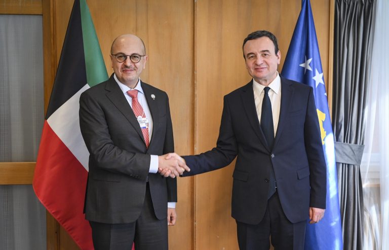 Kurti në Davos takon ministrin e Kuvajtit, flasin për investime në energji dhe infrastrukturë