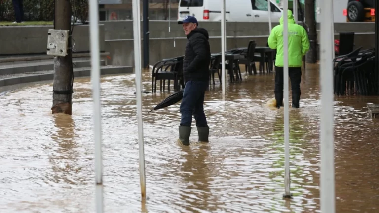 Përmbytjet në Kosovë po bëhen gjithnjë e më të shpeshta, IHMK: Janari 2026 me reshje rekord