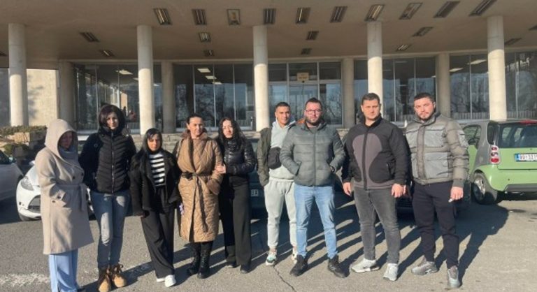 ​Serbët e Kosovës protestojnë në Beograd, ankohen për punësimet e parregullta në institucione paralele