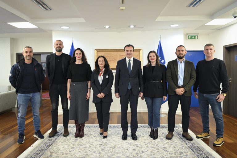 Kurti takohet me grupin e alpinistëve që do të ngjisin majën e Kilimanxharos