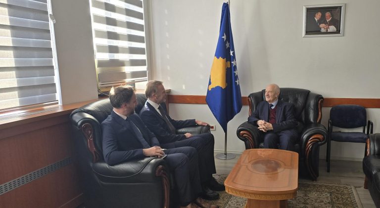 Ish-presidenti Sejdiu pret në takim lamtumirës shefin e Zyrës së BE-së